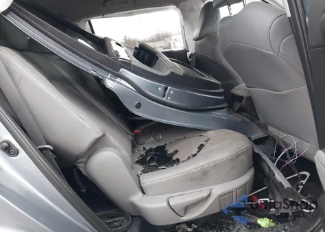 2021 Toyota Highlander Limited z USA, uszkodzony, nr VIN 5TDDZRBH0MS108653